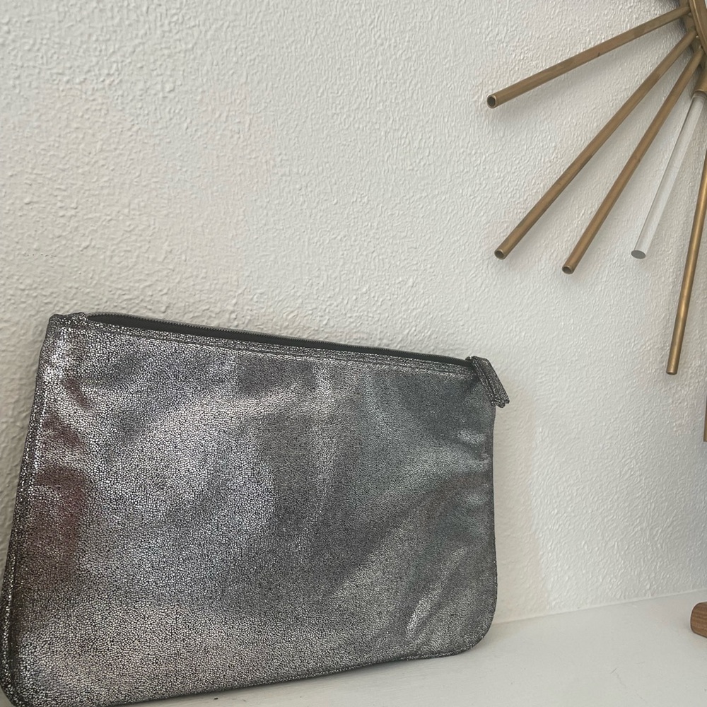 VICTORIA’S SECRET Silver Sparkly Cosmetic Bag - Picture 4 of 8